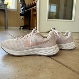 Women’s Nike Revolution 6 Athletic Shoes (size 8)